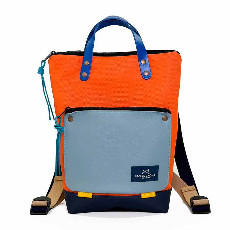 Mochila Mini Book Holder Impermeable con bolsillo extra Daniel Chong - Naranja con bolsillo azul