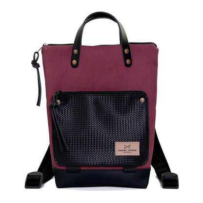 Mochila Mini Book Holder Impermeable con bolsillo extra Daniel Chong - Color vino con bolsillo negro