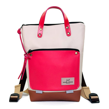 Mochila Mini Book Holder Impermeable con bolsillo extra Daniel Chong - Beige con bolsillo fucsia