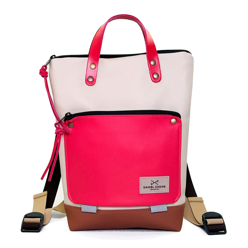 Mochila Mini Book Holder Impermeable con bolsillo extra Daniel Chong - Beige con bolsillo fucsia