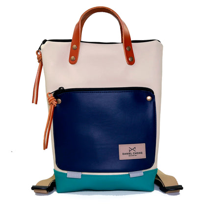 Mochila Mini Book Holder Impermeable con bolsillo extra Daniel Chong - Beige con bolsillo azul