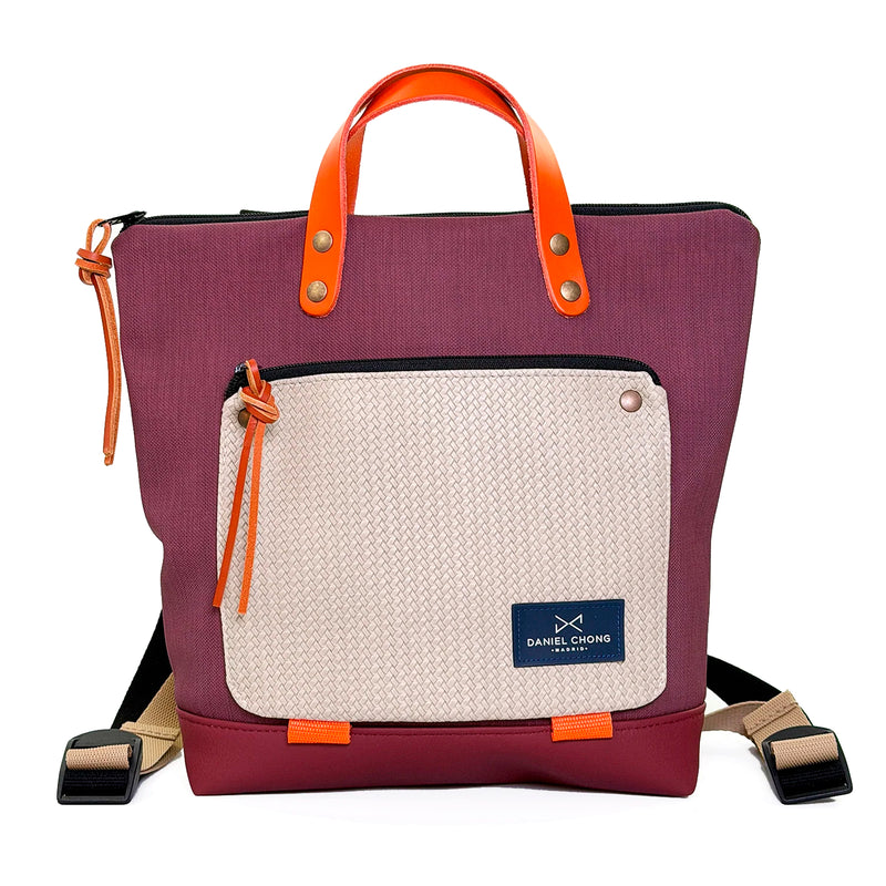 Mochila Mini Book Holder Cuadrada Impermeable con bolsillo extra Daniel Chong - Color vino con bolsillo gris