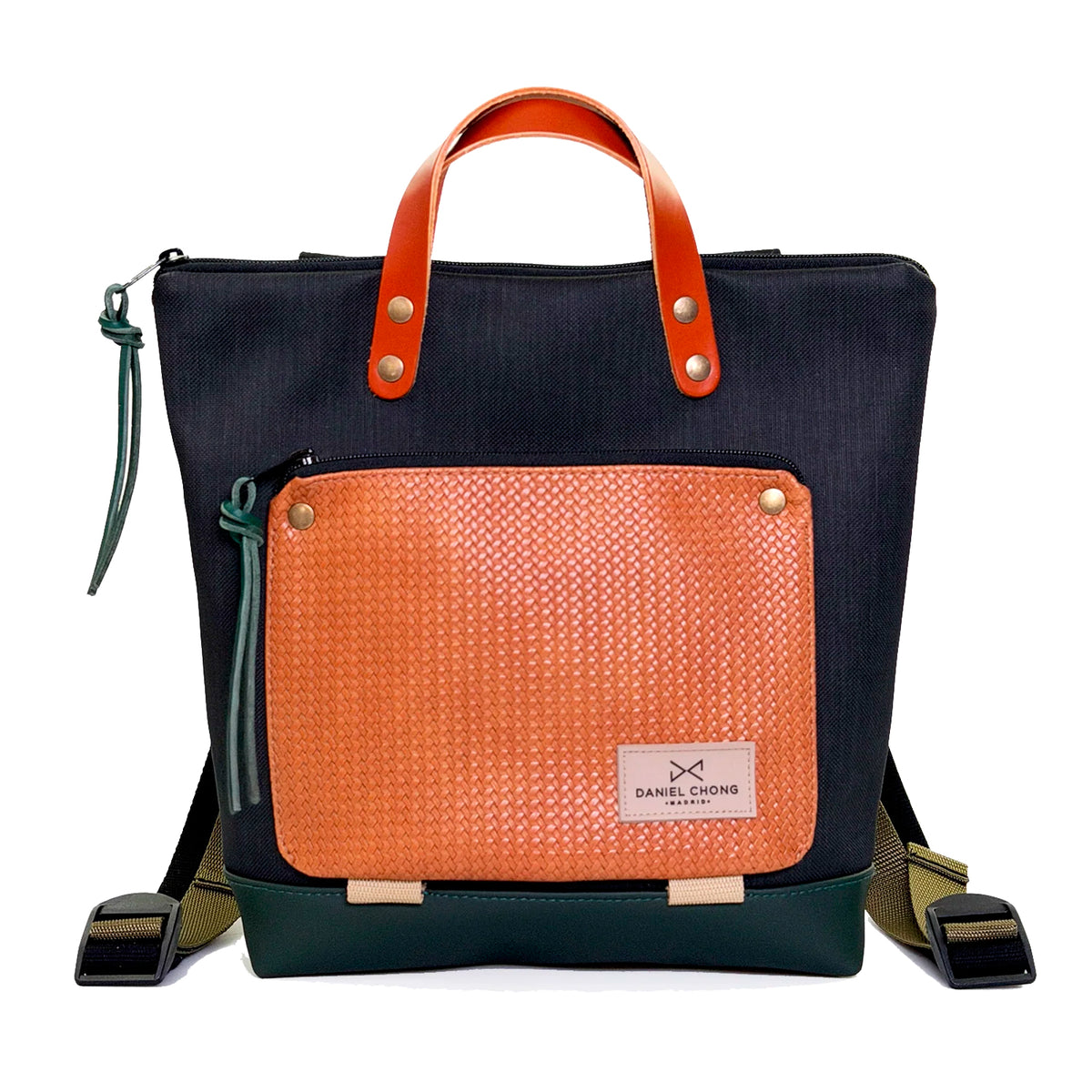 Mochila Mini Book Holder Cuadrada Impermeable con bolsillo extra Daniel Chong - Negro con bolsillo marrón