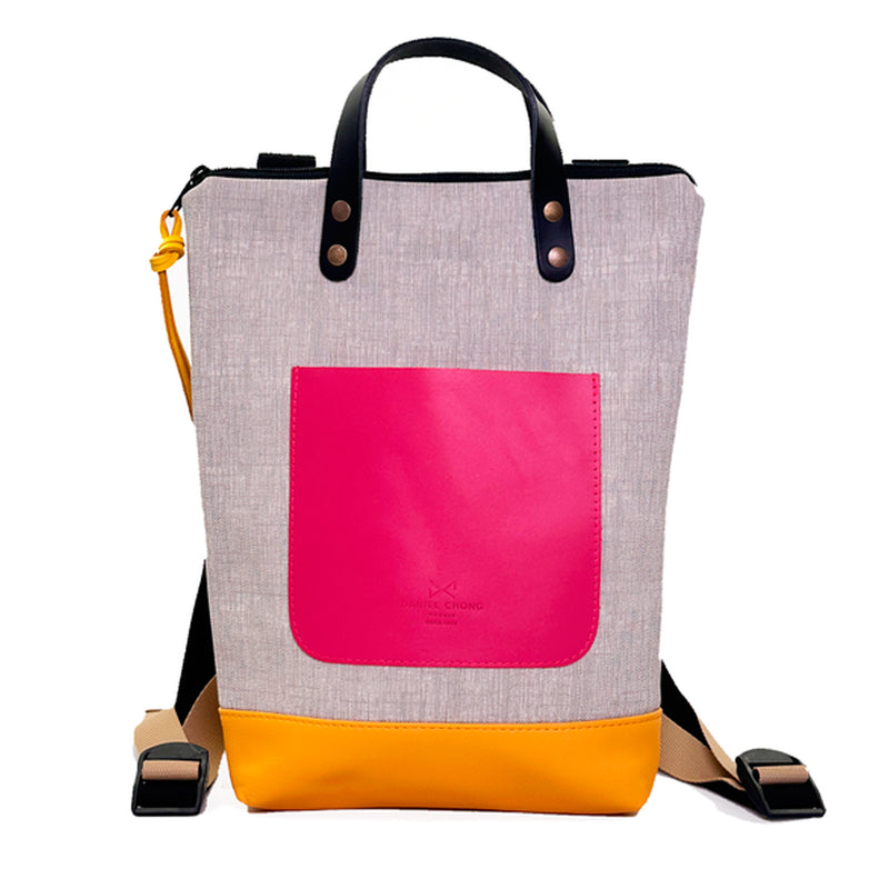 Mochila Mini Impermeable con bolsillo extra Daniel Chong - Gris con bolsillo fucsia