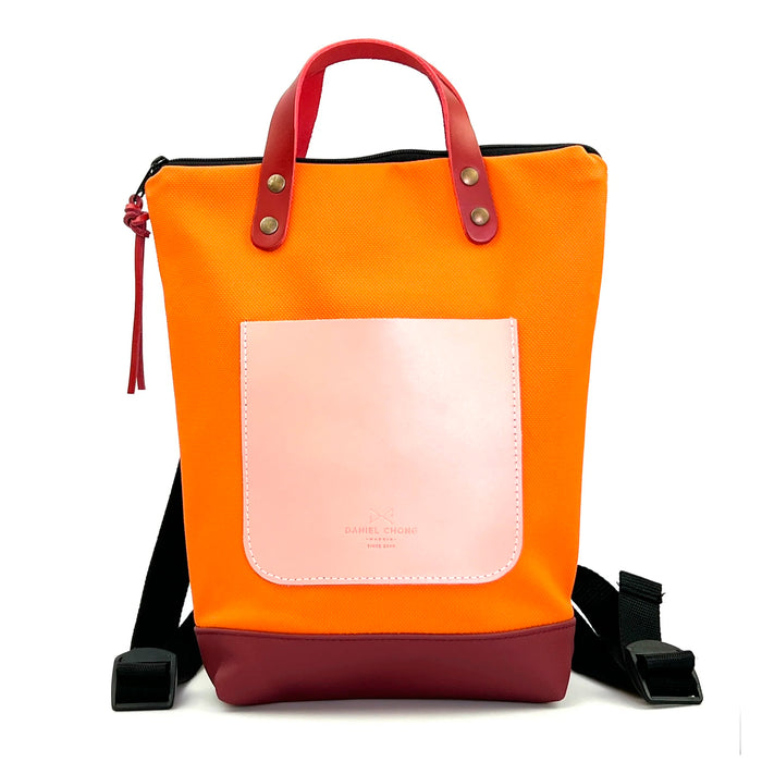 Mochila Mini Impermeable con bolsillo extra Daniel Chong - Naranja con bolsillo rosa