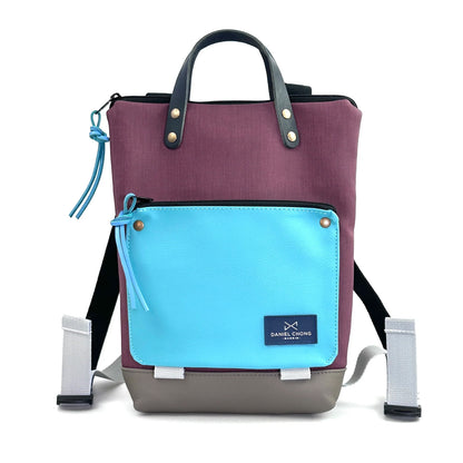 Mochila Mini Book Holder Impermeable con bolsillo extra Daniel Chong - Color vino con bolsillo azul