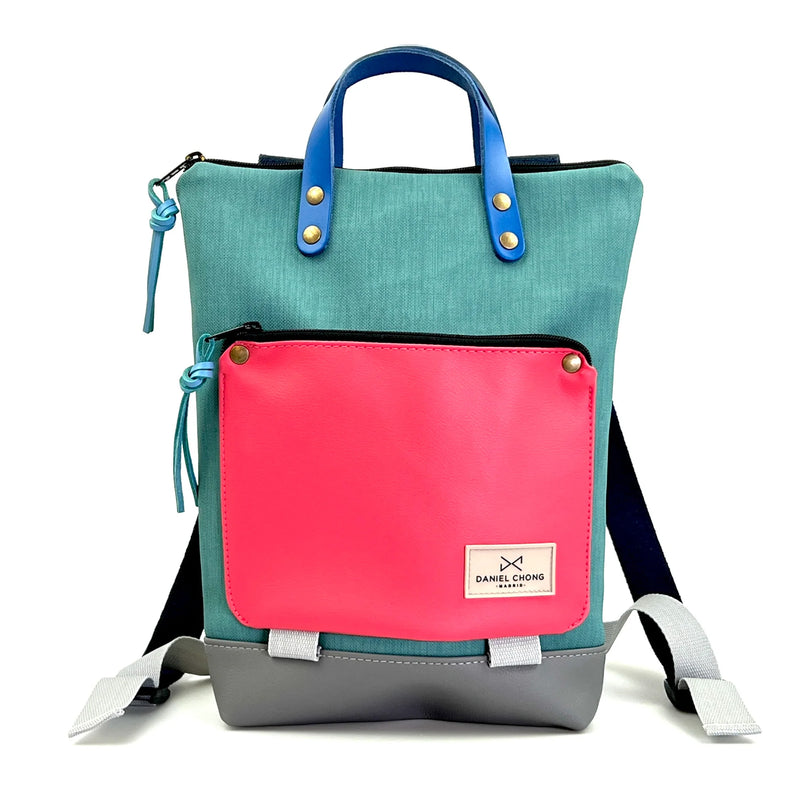 Mochila Mini Book Holder Impermeable con bolsillo extra Daniel Chong - Turquesa con bolsillo fucsia