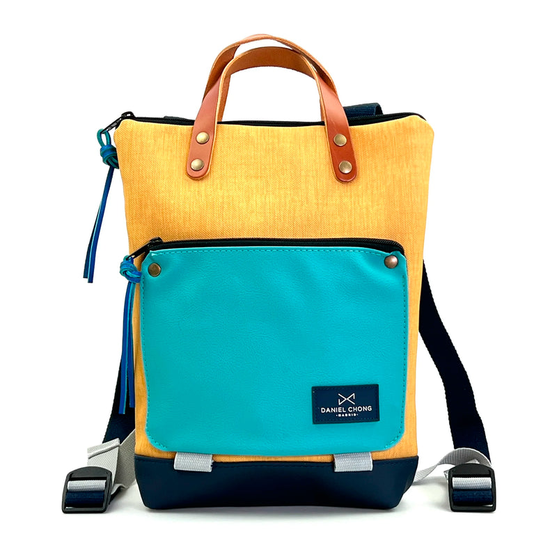 Mochila Mini Book Holder Impermeable con bolsillo extra Daniel Chong - Amarilla con bolsillo azul