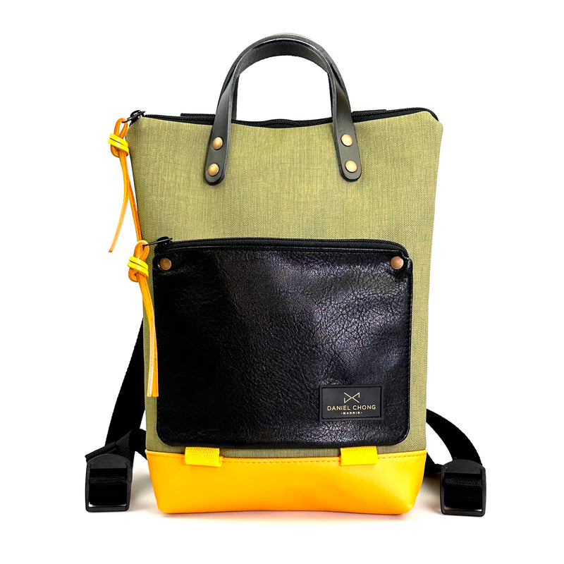 Mochila Mini Book Holder Impermeable con bolsillo extra Daniel Chong - Verde con bolsillo negro