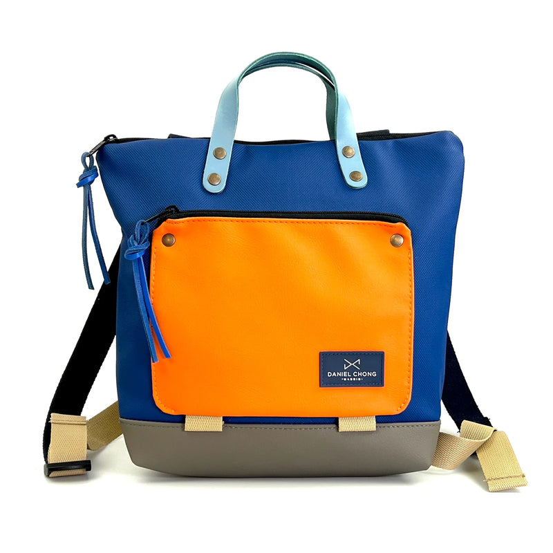 Mochila Mini Book Holder Cuadrada Impermeable con bolsillo extra Daniel Chong - Azul con bolsillo naranja