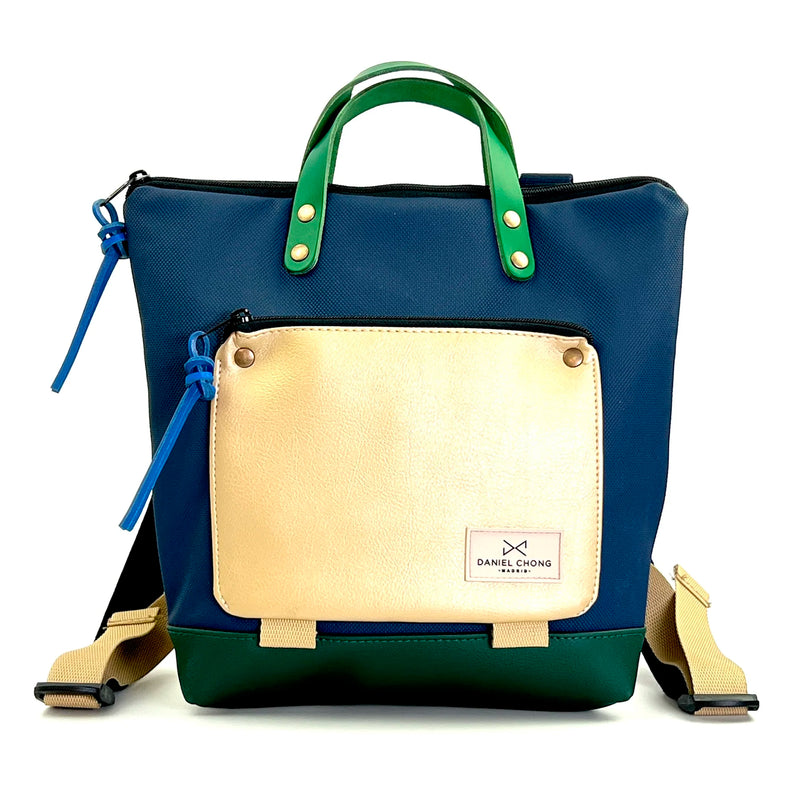 Mochila Mini Book Holder Cuadrada Impermeable con bolsillo extra Daniel Chong - Azul con bolsillo dorado