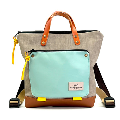 Mochila Mini Book Holder Cuadrada Impermeable con bolsillo extra Daniel Chong - Gris con bolsillo menta