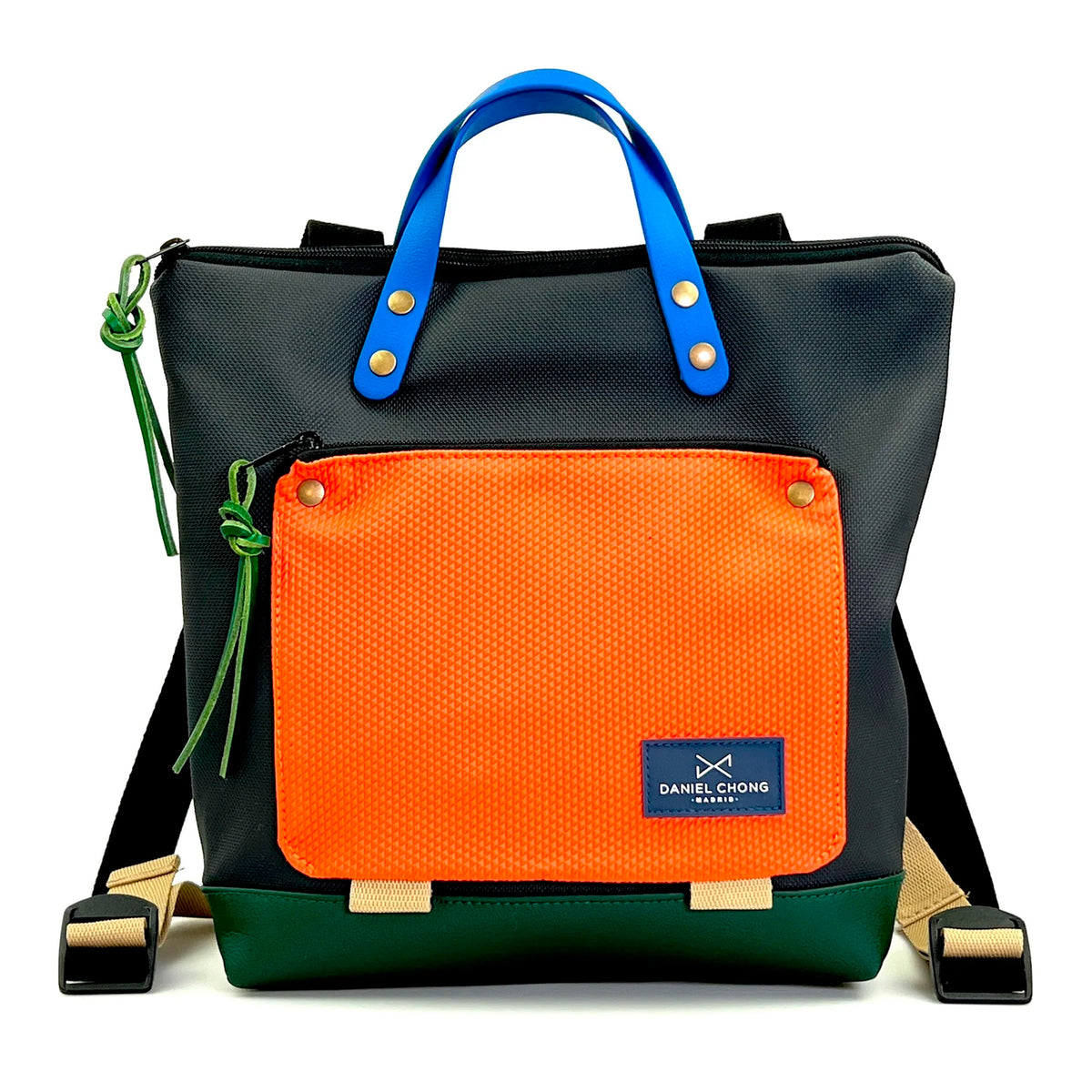 Mochila Mini Book Holder Cuadrada Impermeable con bolsillo extra Daniel Chong - Negra con bolsillo naranja