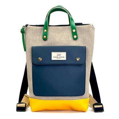 Mochila Mini Solapa con bolsillo extra Daniel Chong - Gris con bolsillo azul