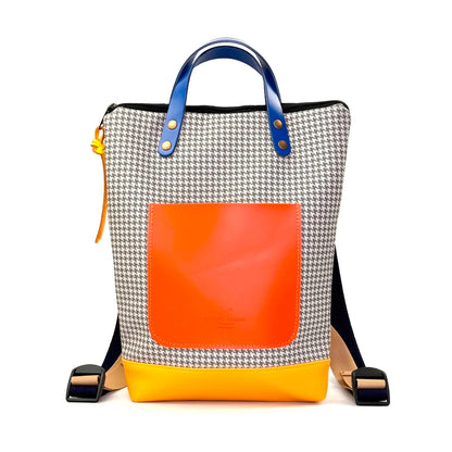 Mochila Mini Impermeable con bolsillo extra Daniel Chong - Pata de gallo con bolsillo naranja