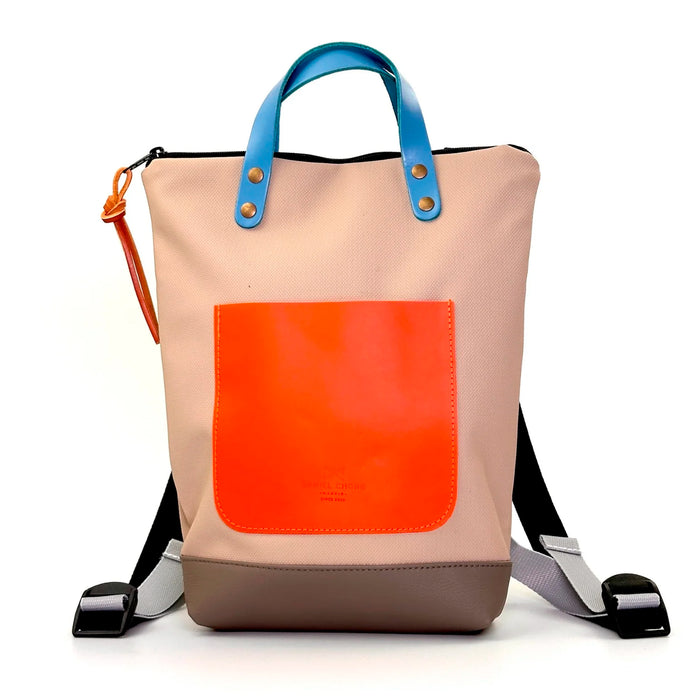 Mochila Mini Impermeable con bolsillo extra Daniel Chong - Beige con bolsillo naranja