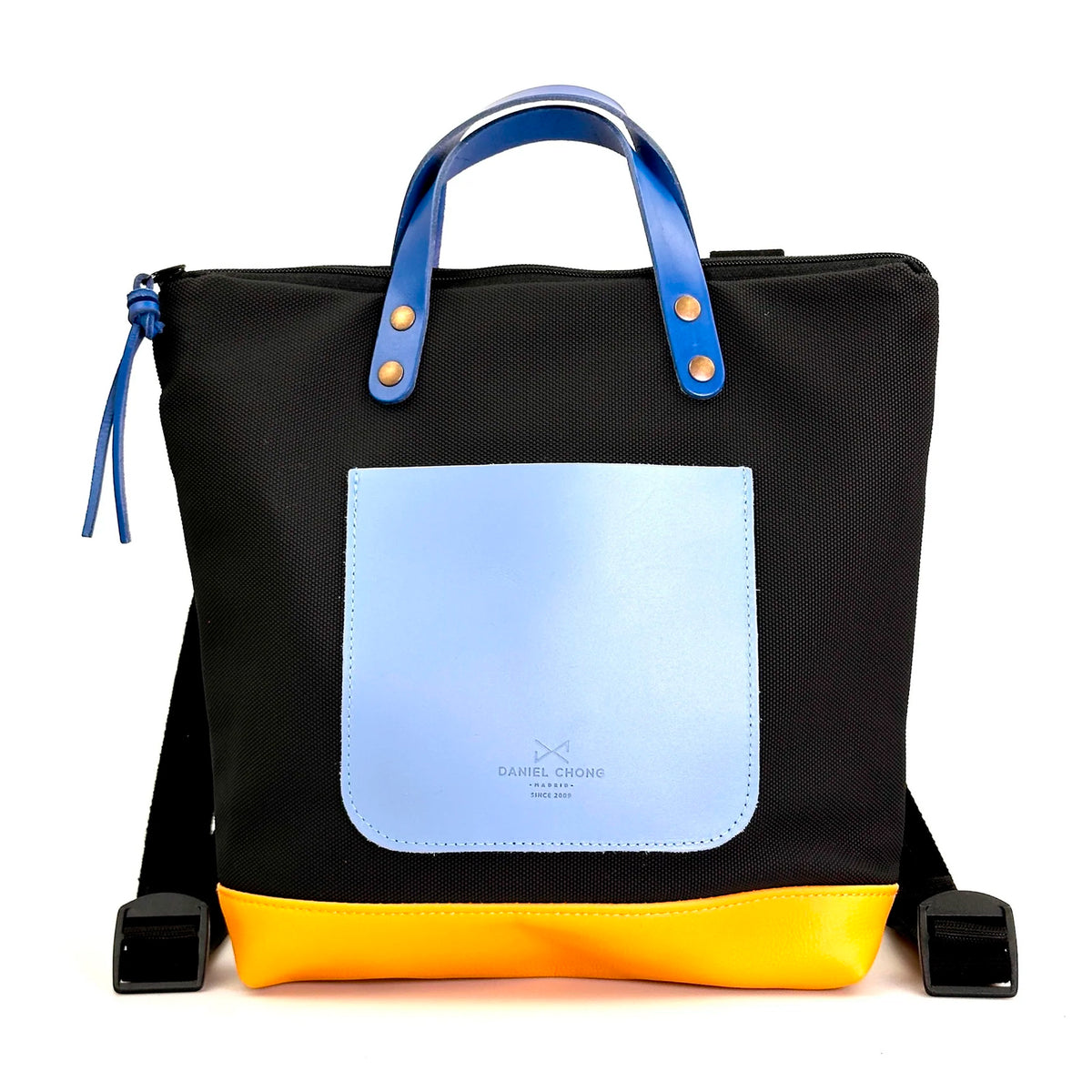 Mochila Mini Cuadrada Impermeable con bolsillo extra Daniel Chong - Negro con bolsillo azul