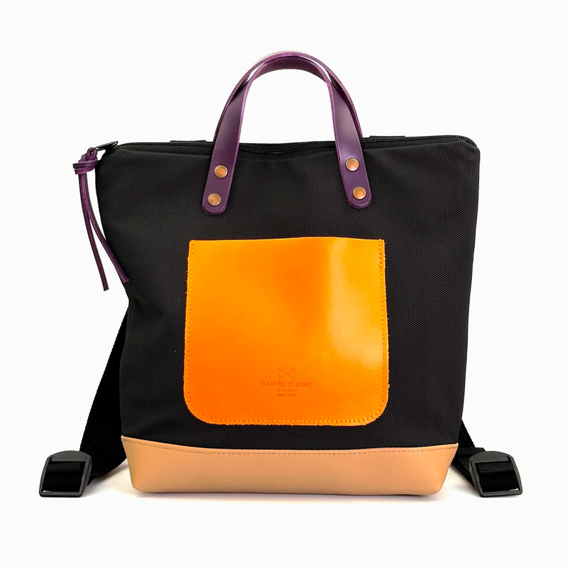 Mochila Mini Cuadrada Impermeable con bolsillo extra Daniel Chong - Negro con bolsillo amarillo