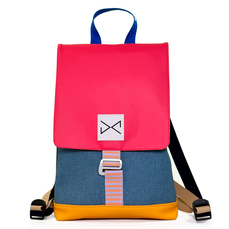 Mochila The Hook Impermeable con bolsillo extra Daniel Chong - Solapa Fucsia