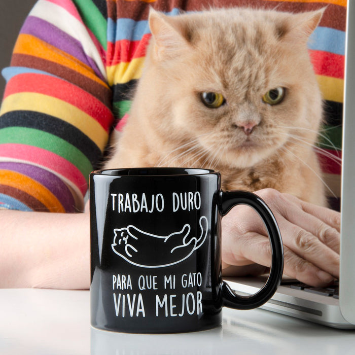 Pack - Tote bag + Taza "Trabajo duro para que mi gato viva mejor"