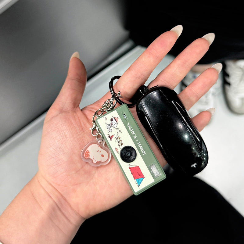 Cámara digital - Yashica x Peanuts Keychain
