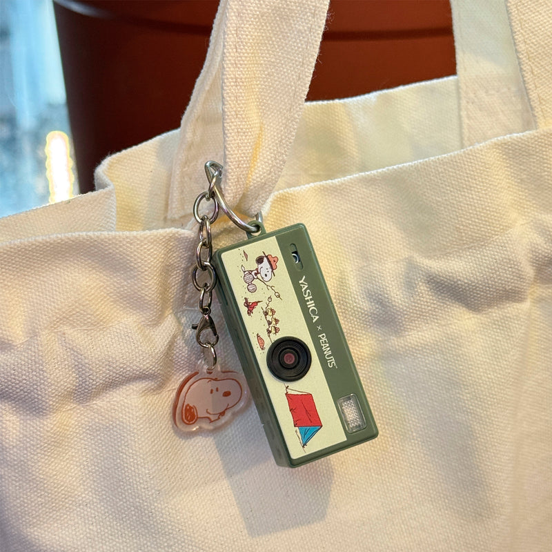 Cámara digital - Yashica x Peanuts Keychain