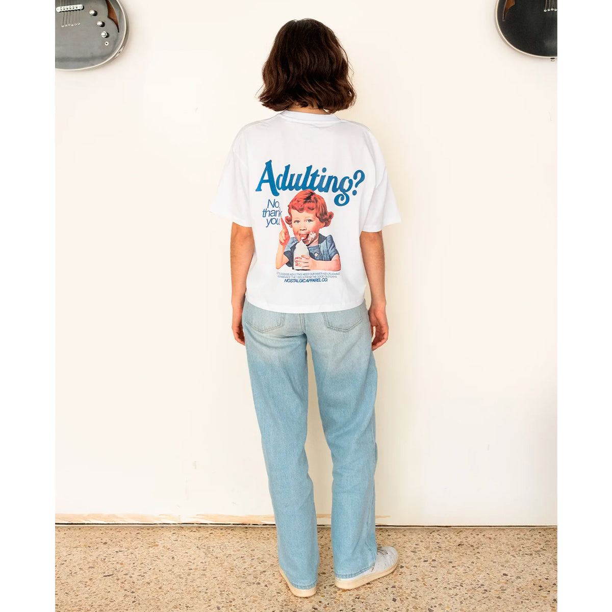 Camiseta Nostalgic Apparel - "Adulting? No, Thank You" Cropped