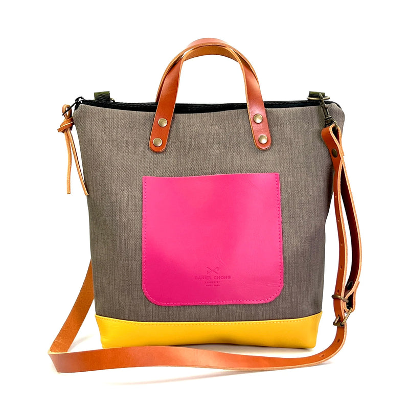 Bandolera cuadrada impermeable Daniel Chong - Gris con bolsillo fucsia