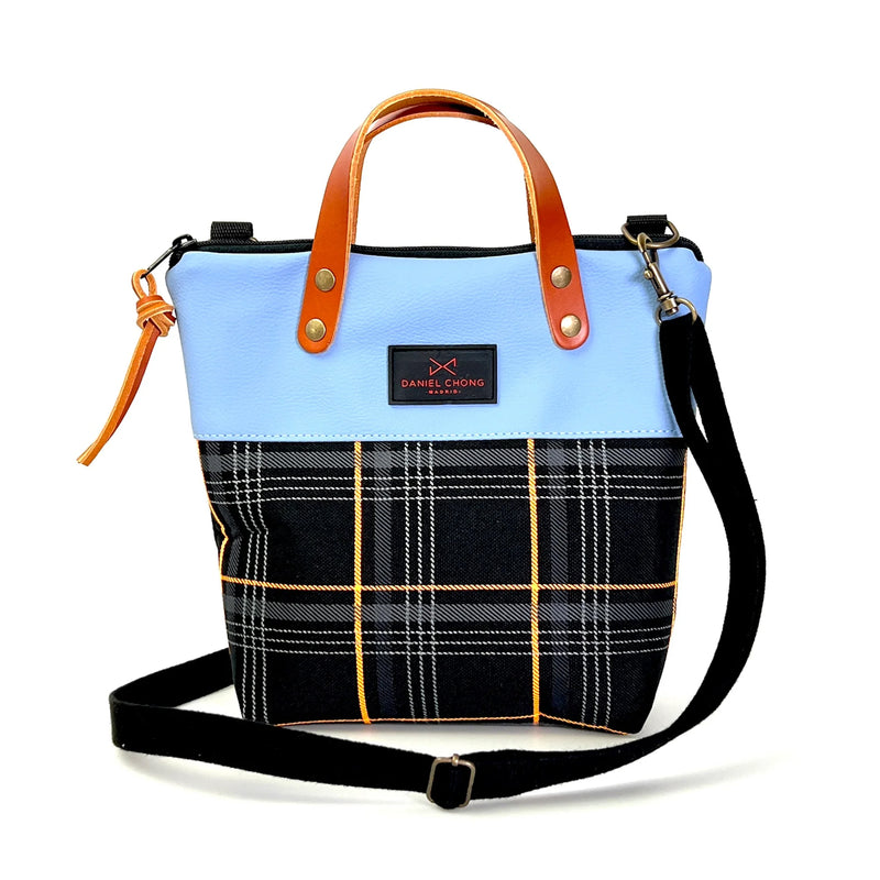 Bandolera mini acolchada con asas Daniel Chong - Asas marrón cuerpo azul y cuadros