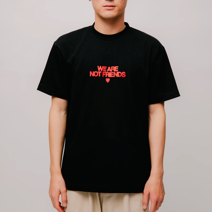 Camiseta We Are Not Friends - Bold Love Black