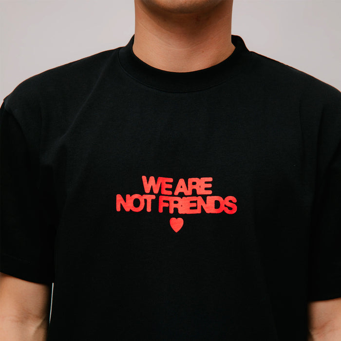 Camiseta We Are Not Friends - Bold Love Black