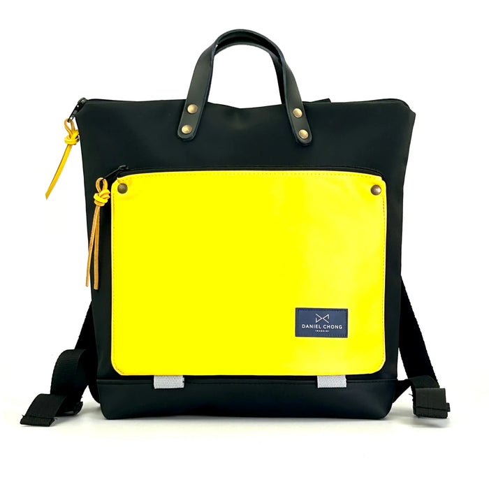 Mochila Book Holder Cuadrada Impermeable con bolsillo extra Daniel Chong - Negra con bolsillo amarillo