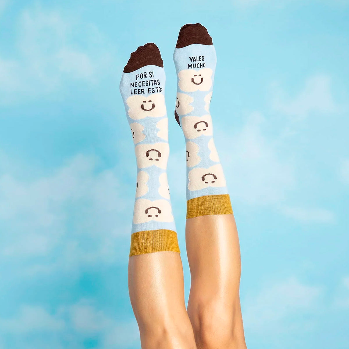 Calcetines UO - "Por si necesitas leer esto: vales mucho"