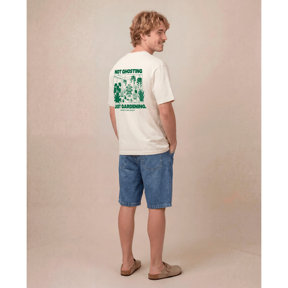 Camiseta Catharsis - Not Ghosting, Just Gardening