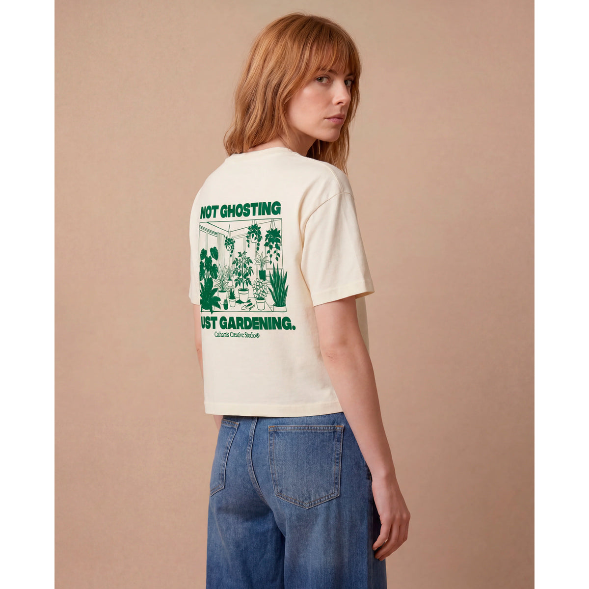 Camiseta Catharsis - Not Ghosting, Just Gardening Cropped