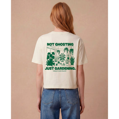 Camiseta Catharsis - Not Ghosting, Just Gardening Cropped