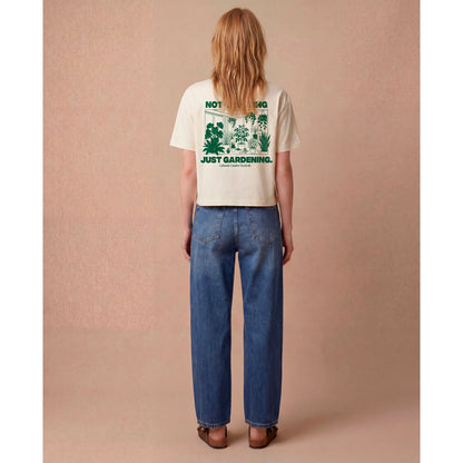 Camiseta Catharsis - Not Ghosting, Just Gardening Cropped