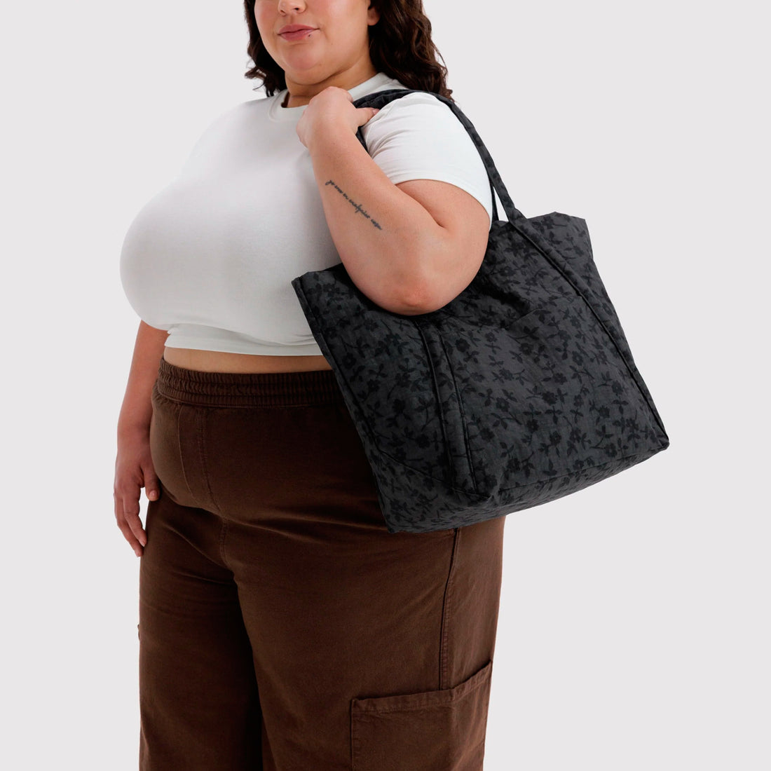 Bolso Nube Baggu - Charcoal Ditsy Floral