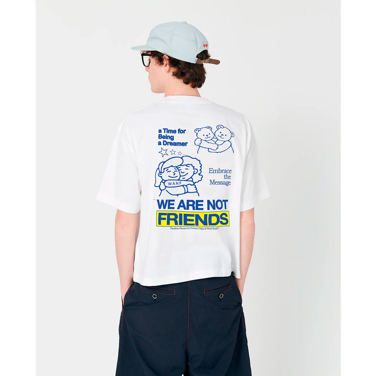 Camiseta We Are Not Friends - Embrace Friends Boxy