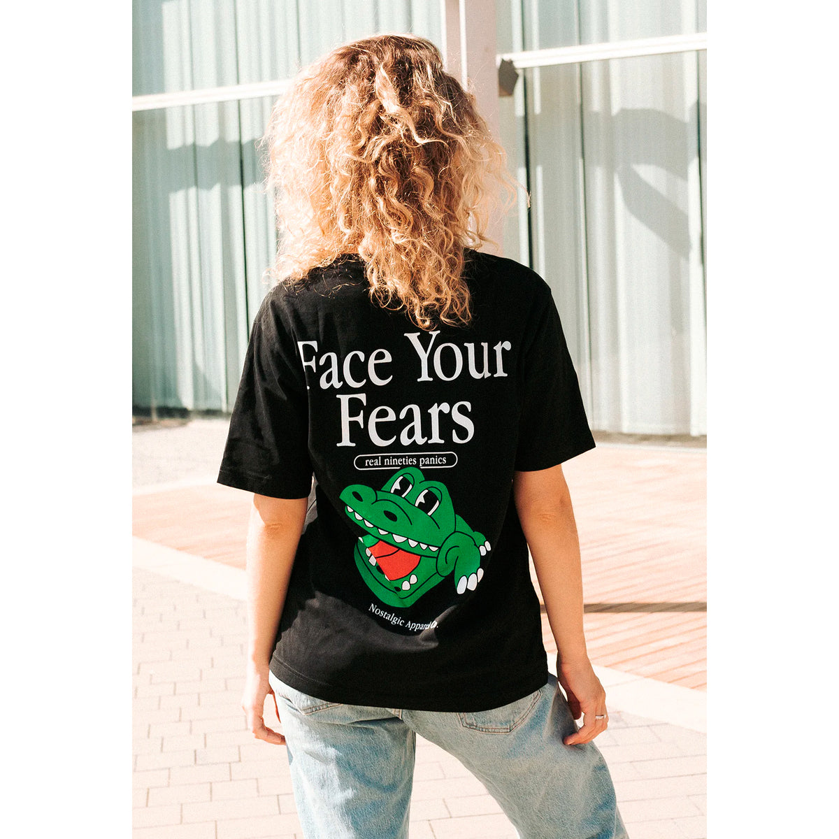 Camiseta Nostalgic Apparel - "Face Your Fears" 🐊🦷