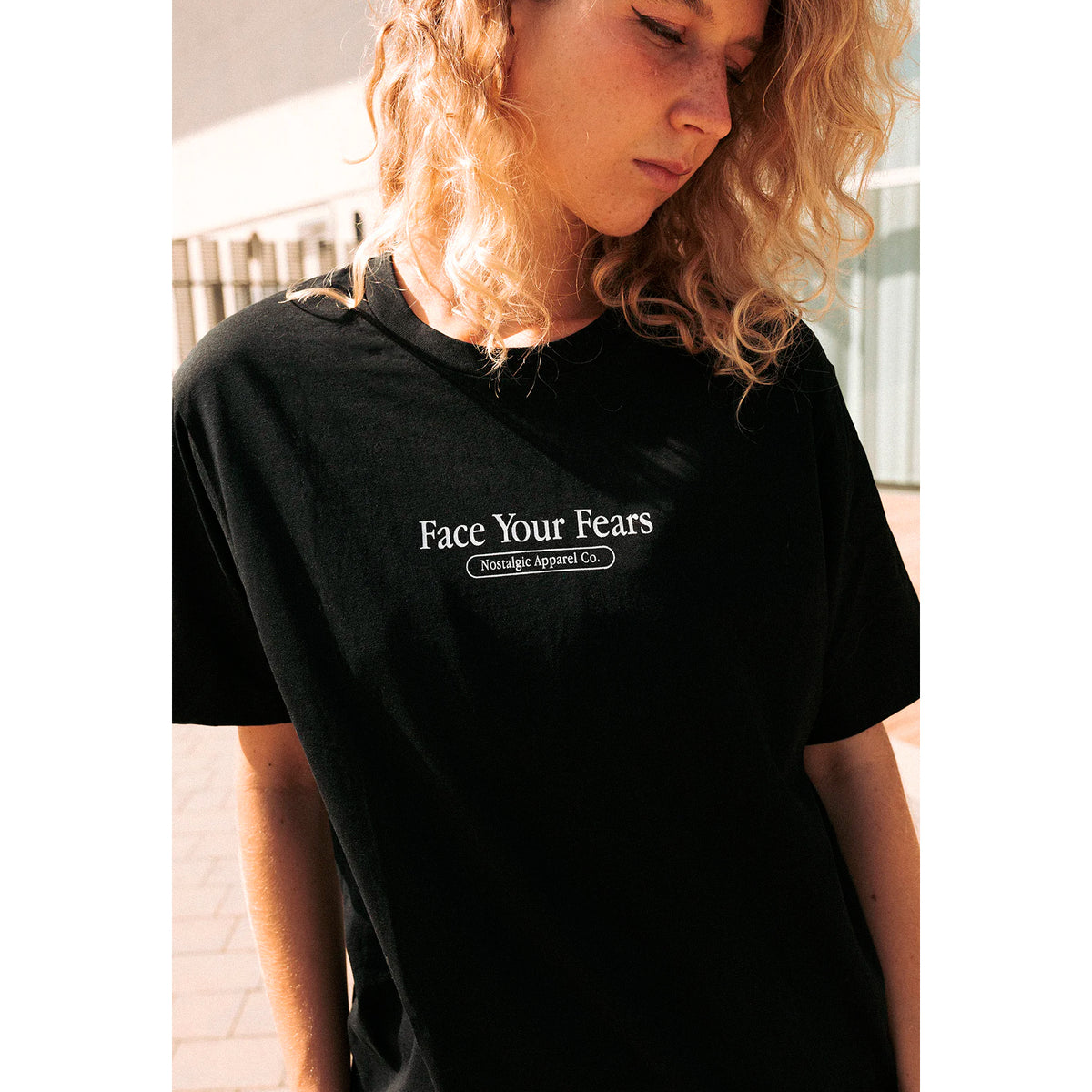 Camiseta Nostalgic Apparel - "Face Your Fears" 🐊🦷