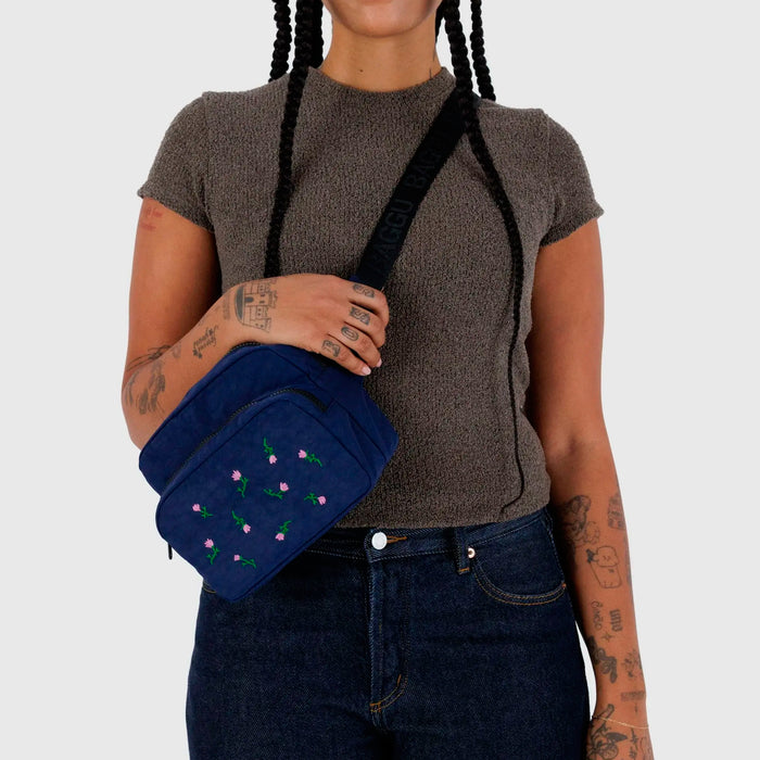 Riñonera Baggu - Embroidered Wildflower