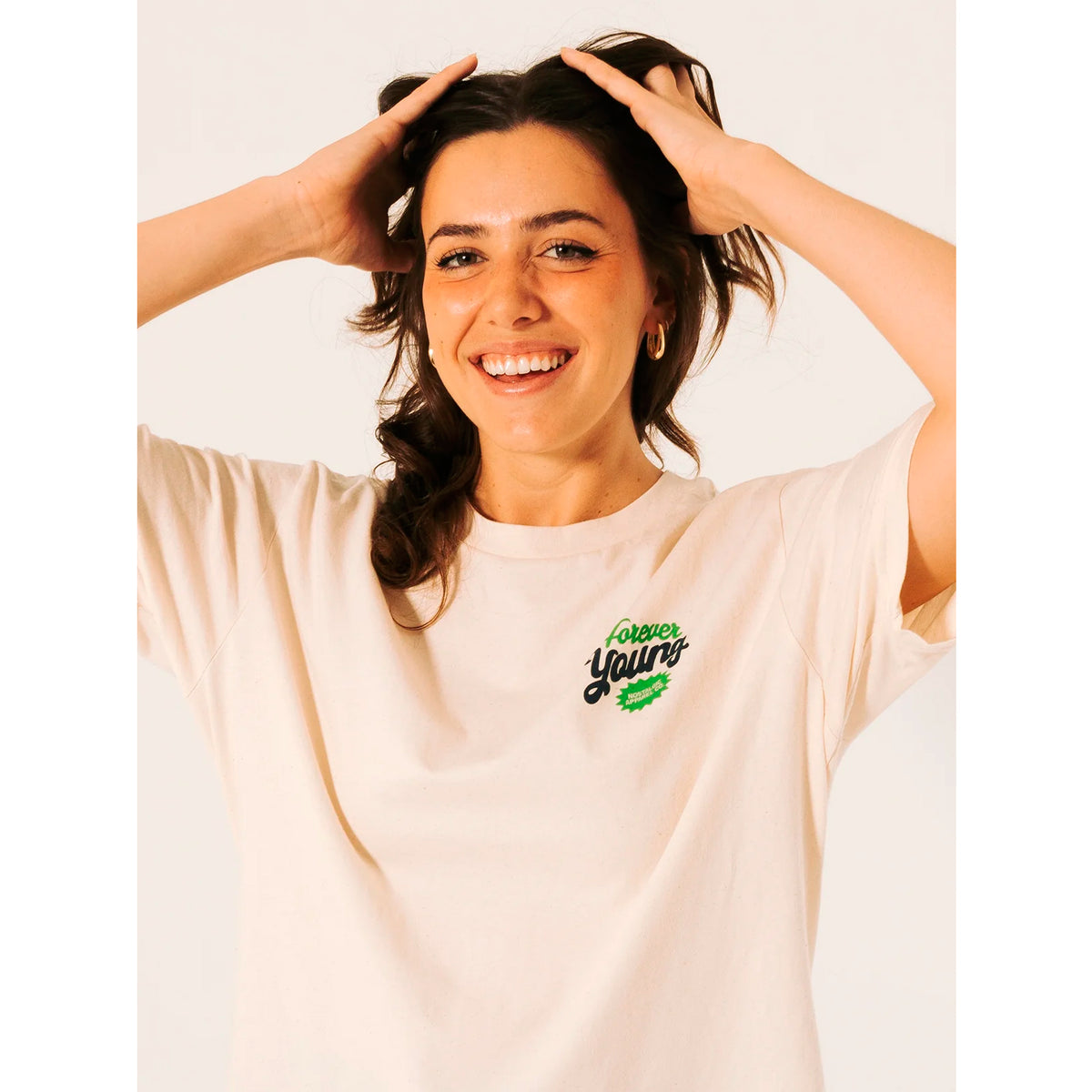 Camiseta Nostalgic Apparel - "Forever Young"