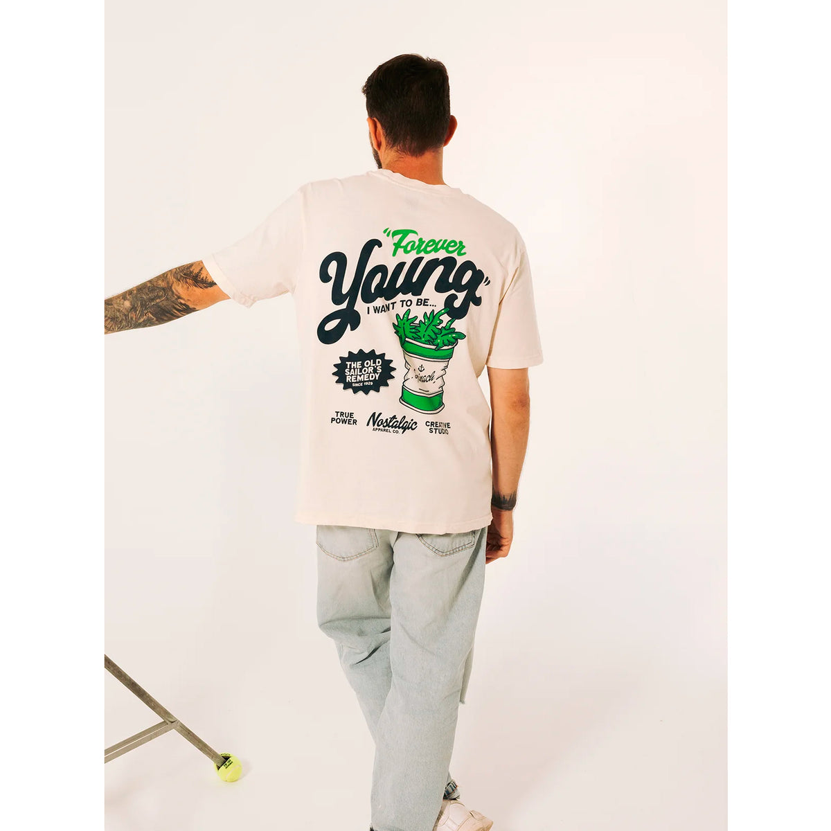 Camiseta Nostalgic Apparel - "Forever Young"