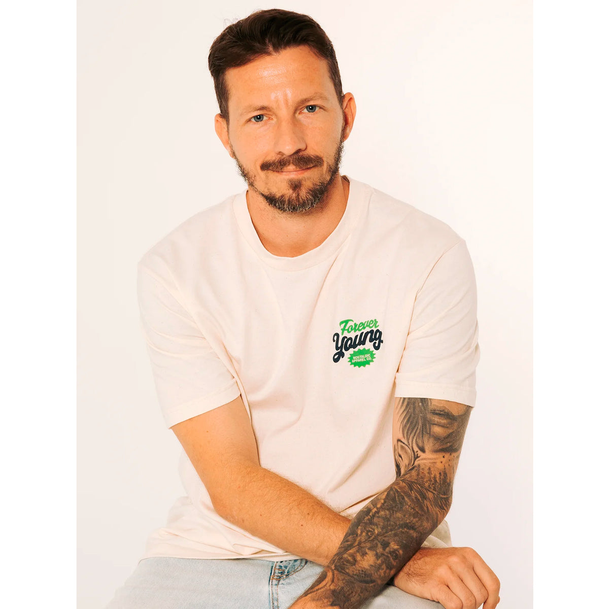 Camiseta Nostalgic Apparel - "Forever Young"