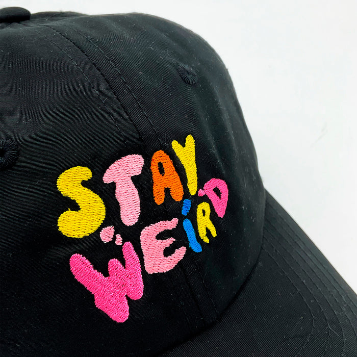 Gorra - "Stay Weird" Negra