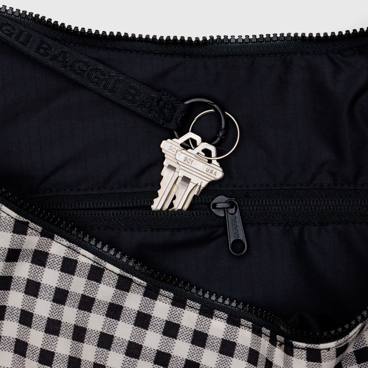 Bolso Large media luna Baggu - Black &amp; White Gingham