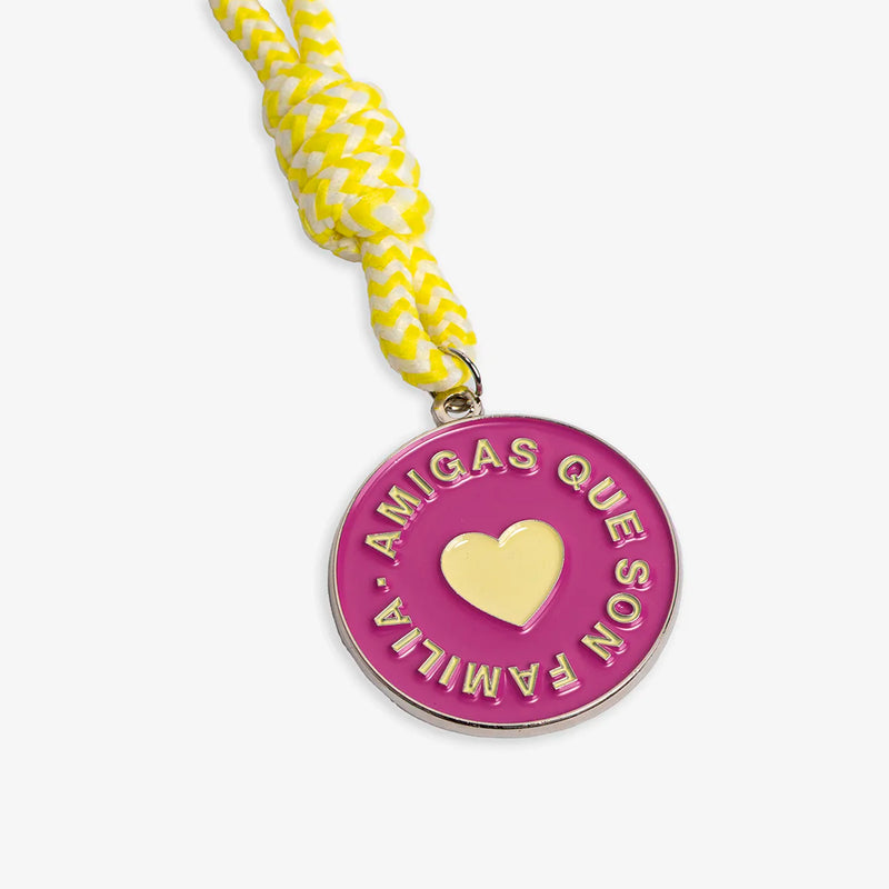 Llavero UO - "Amigas que son Familia" 💗