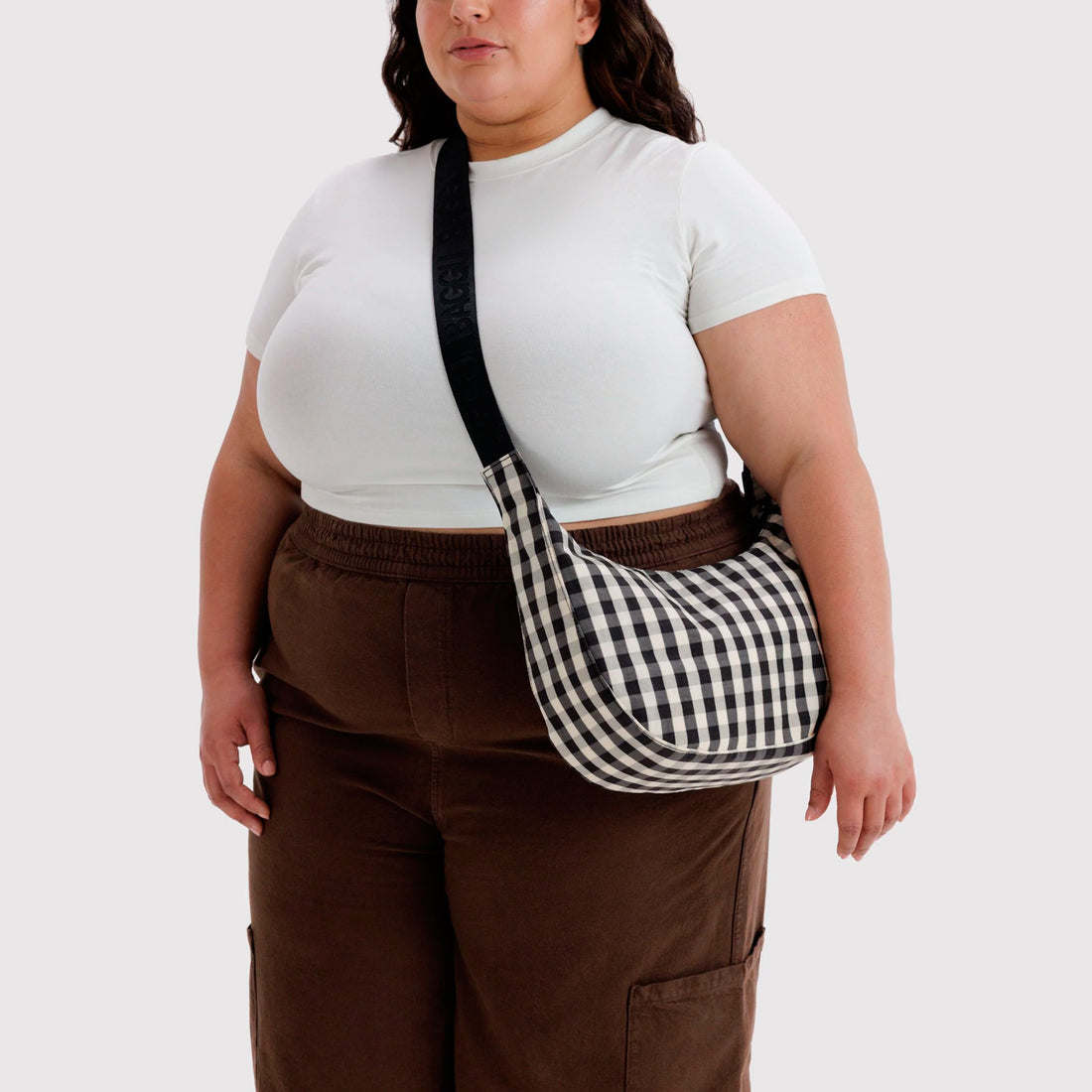 Bolso media luna Baggu - Black and Cream Gingham