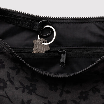 Bolso media luna Baggu - Charcoal Ditsy Floral